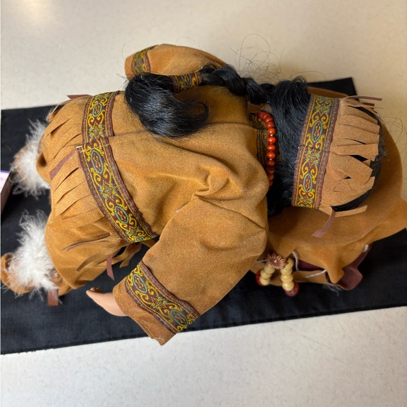 Vintage Goldenvale Collection Native Amercan Porcelain Doll - Picture 5 of 7